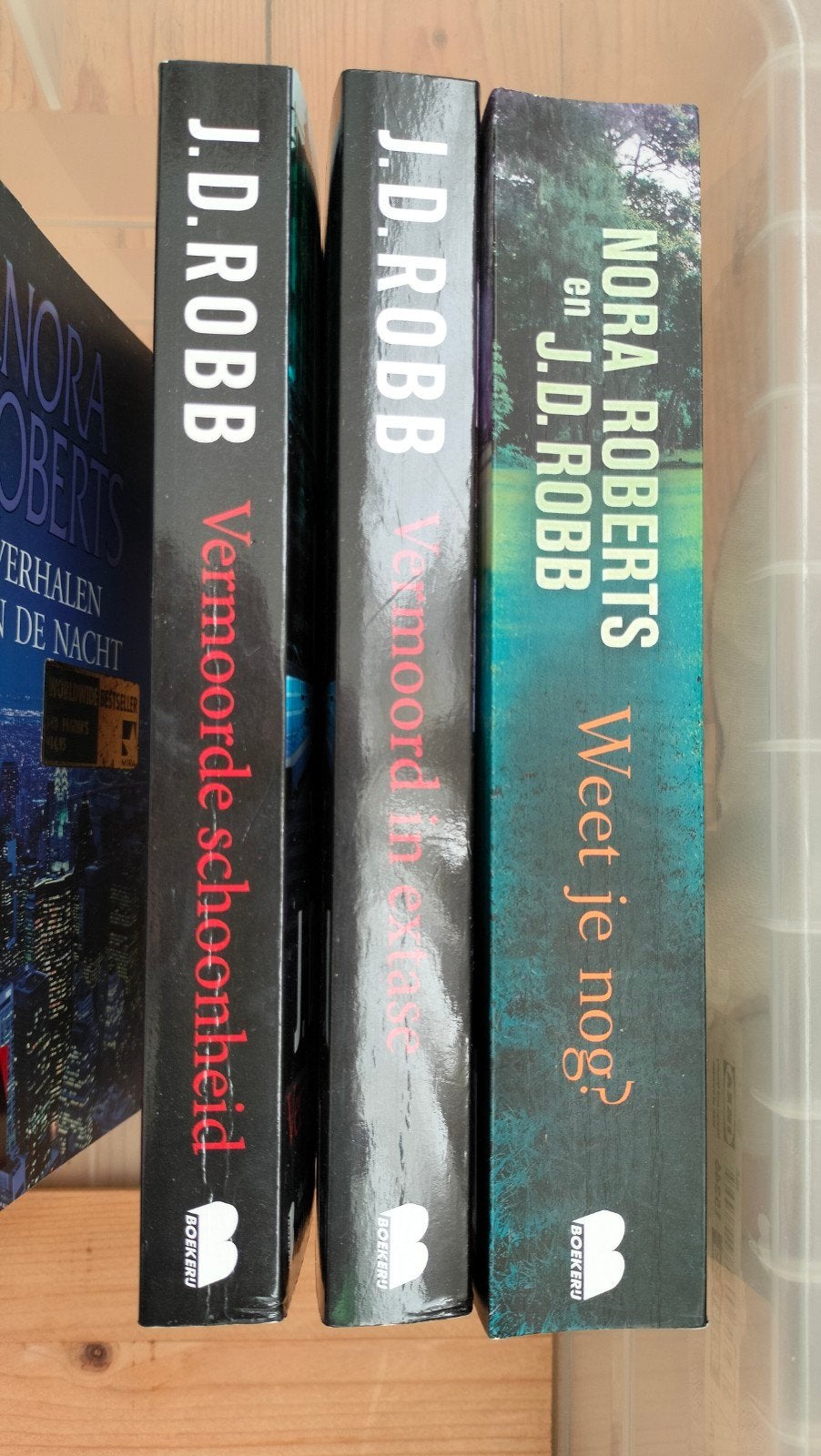 J.D. Robb (alias Nora Roberts) 3 boeken, Ophalen of Verzenden, Gelezen, J.D. Robb, Nederland