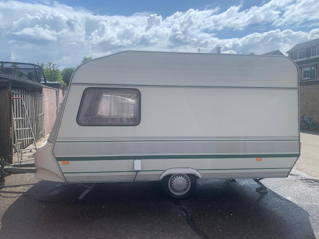 zeer nette caravan Chateau la car 2000 euro, Chateau, Rondzit, Omvormbare zithoek, Tot en met 3