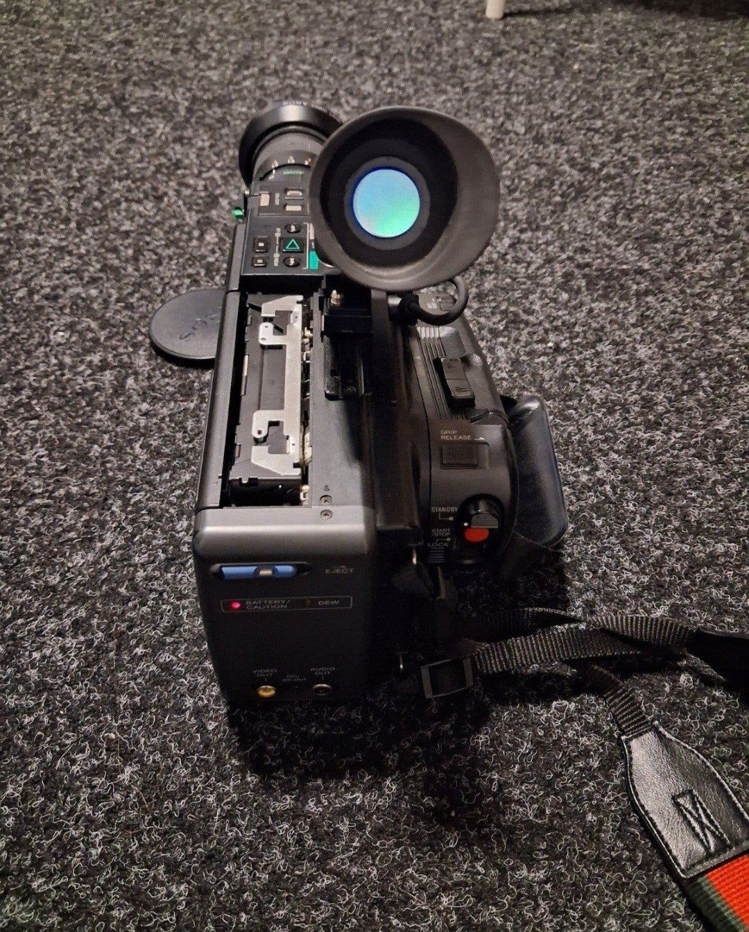 Foto 3 van Sony Handycam Digital Video 8 Camera - Vintage