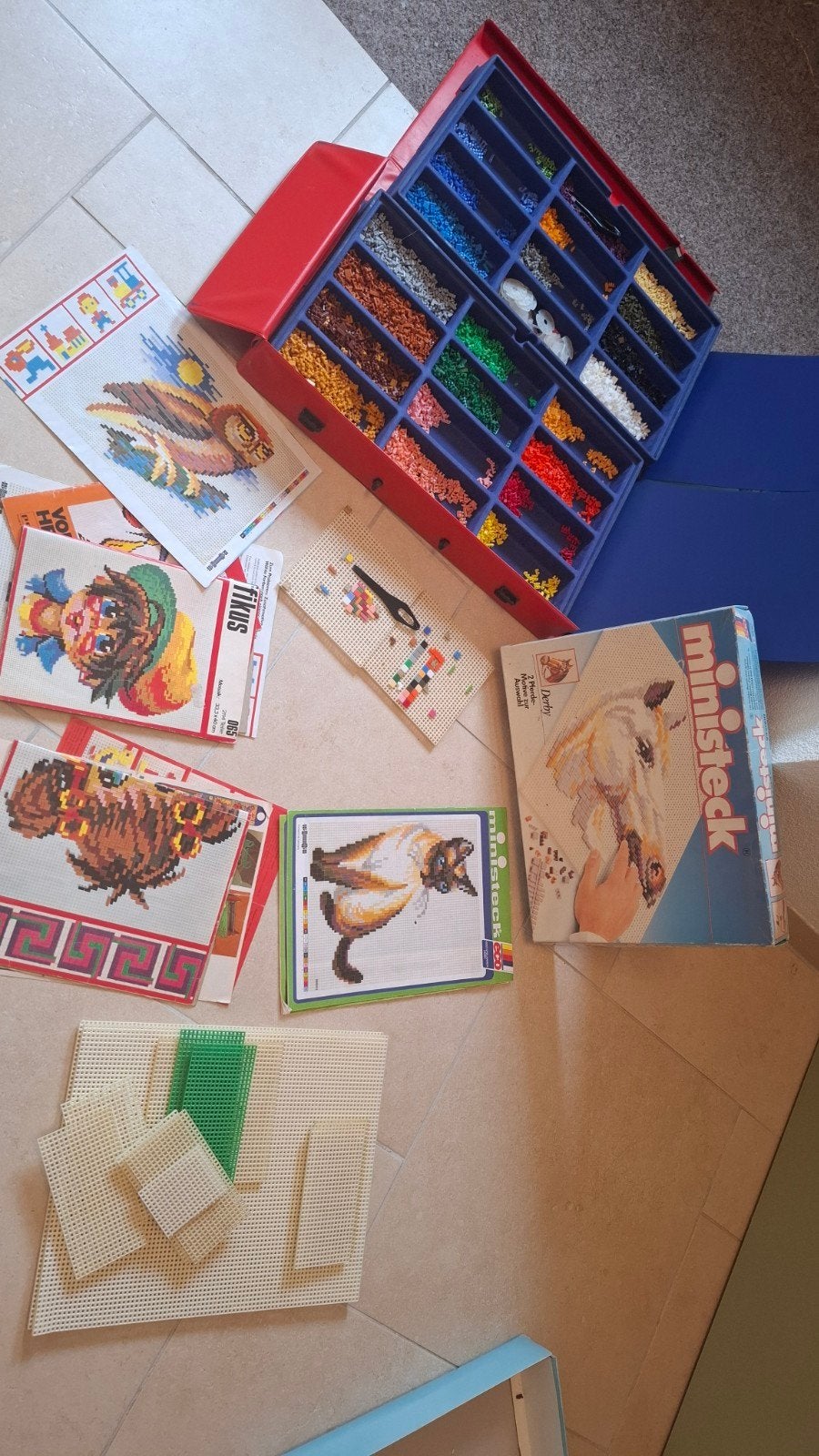 Ministeck set met sorteerdoos en diverse afbeeldingen, Hobby en Vrije tijd, Ministeck, Ophalen, Gebruikt, Box-set