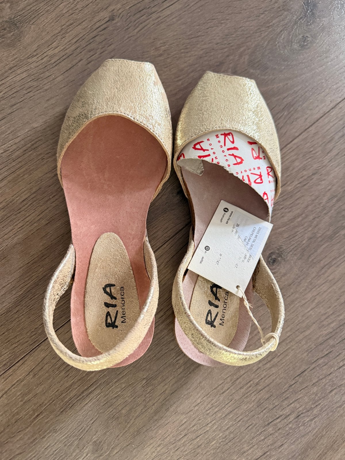 RIA Menorca Avarca sandalen goudkleurig leer maat 36, Ophalen of Verzenden, Nieuw, Overige kleuren, Sandalen of Muiltjes