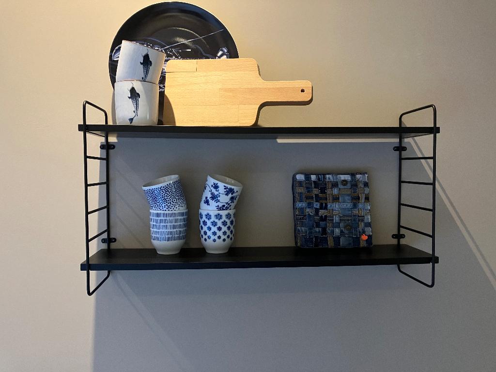 Wandrekje zwart, Huis en Inrichting, Woonaccessoires | Wandplanken en Boekenplanken, Ophalen, Zo goed als nieuw
