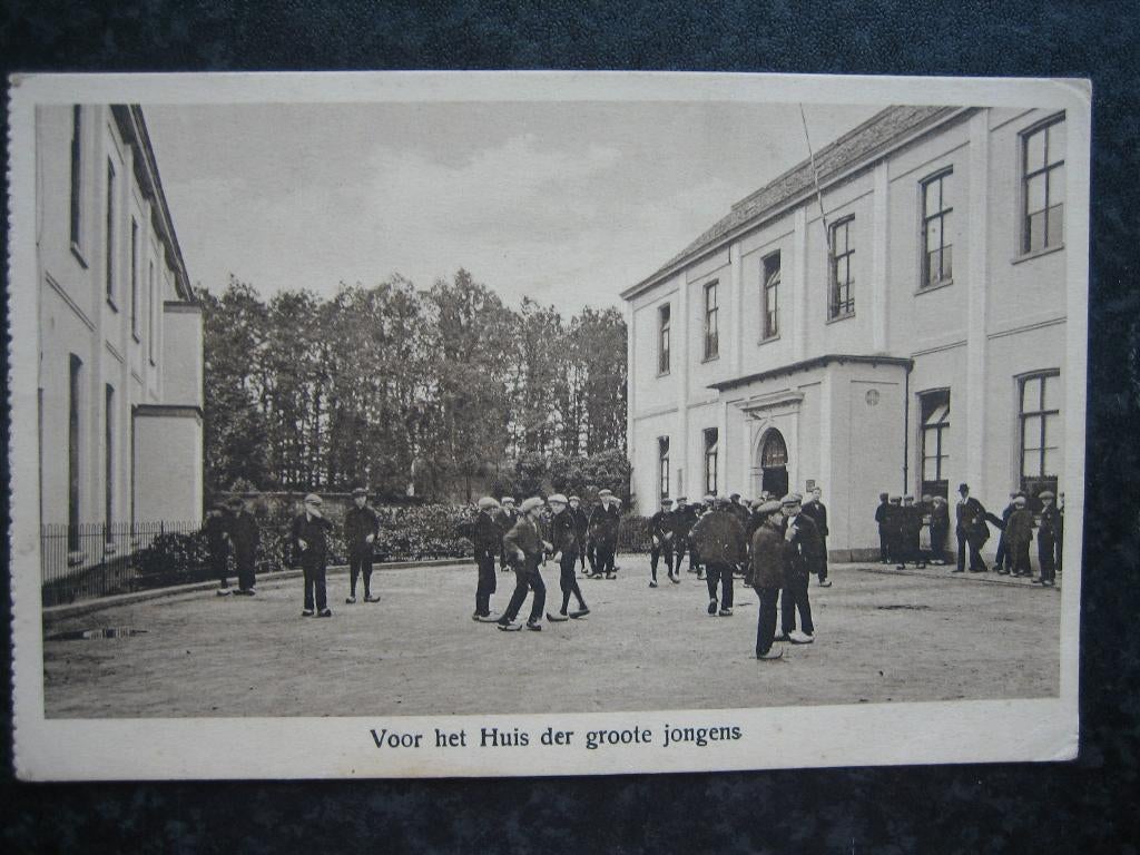 NEERBOSCH Weesinrichting Voor het huis der groote jongens, Verzamelen, Ansichtkaarten | Nederland, Ophalen of Verzenden, 1920 tot 1940