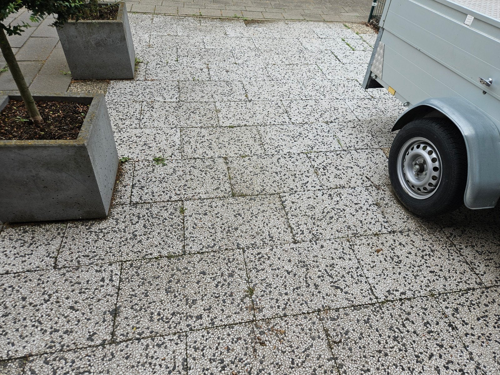 60 hele en enkele halve grindtegels, Ophalen of Verzenden