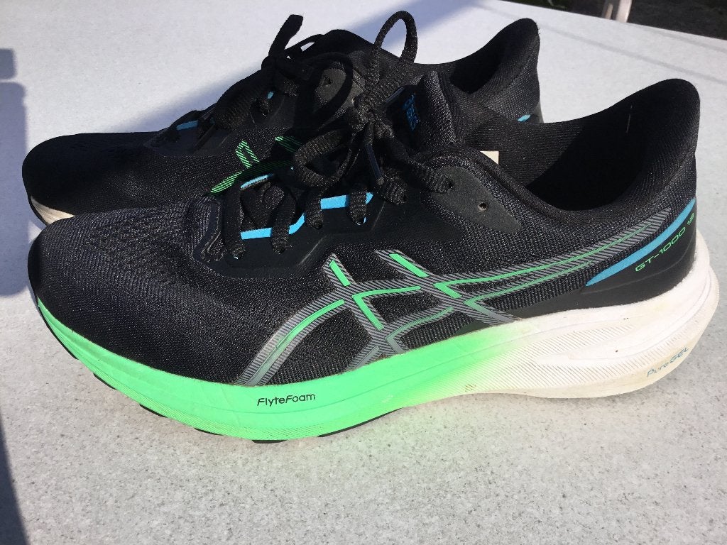 Asics puregel GT-1000 flytefoam maat 42, Sport en Fitness, Loopsport en Atletiek, Ophalen, Gebruikt, Hardloopschoenen, Hardlopen
