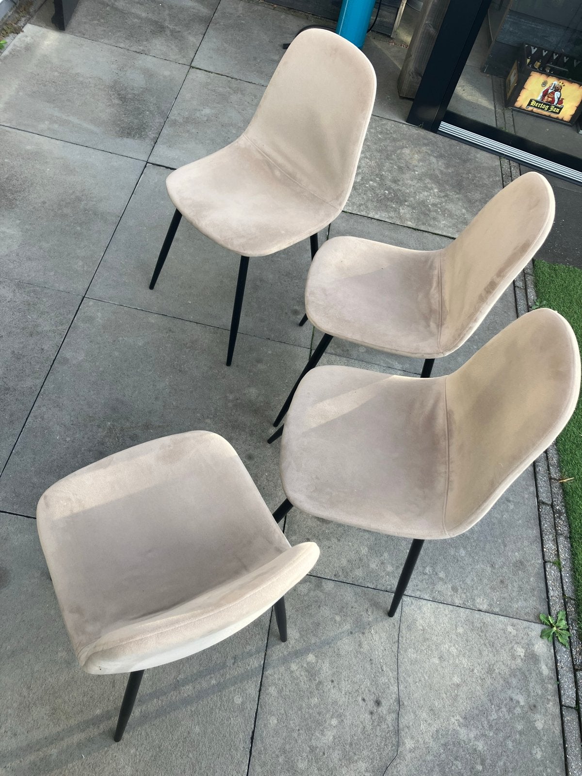 Set van 4 beige eetkamerstoelen met zwarte poten, Huis en Inrichting, Ophalen, Gebruikt, Overige kleuren, Vier