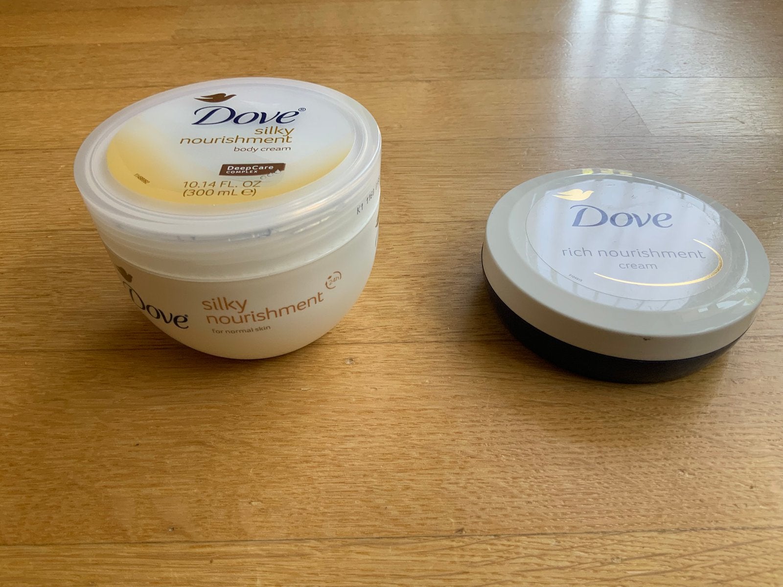 Pot 300ml DOVE Silky Rich Nourishment BodyCream 1 + 1 gratis, Sieraden, Tassen en Uiterlijk, Uiterlijk | Lichaamsverzorging, Ophalen of Verzenden