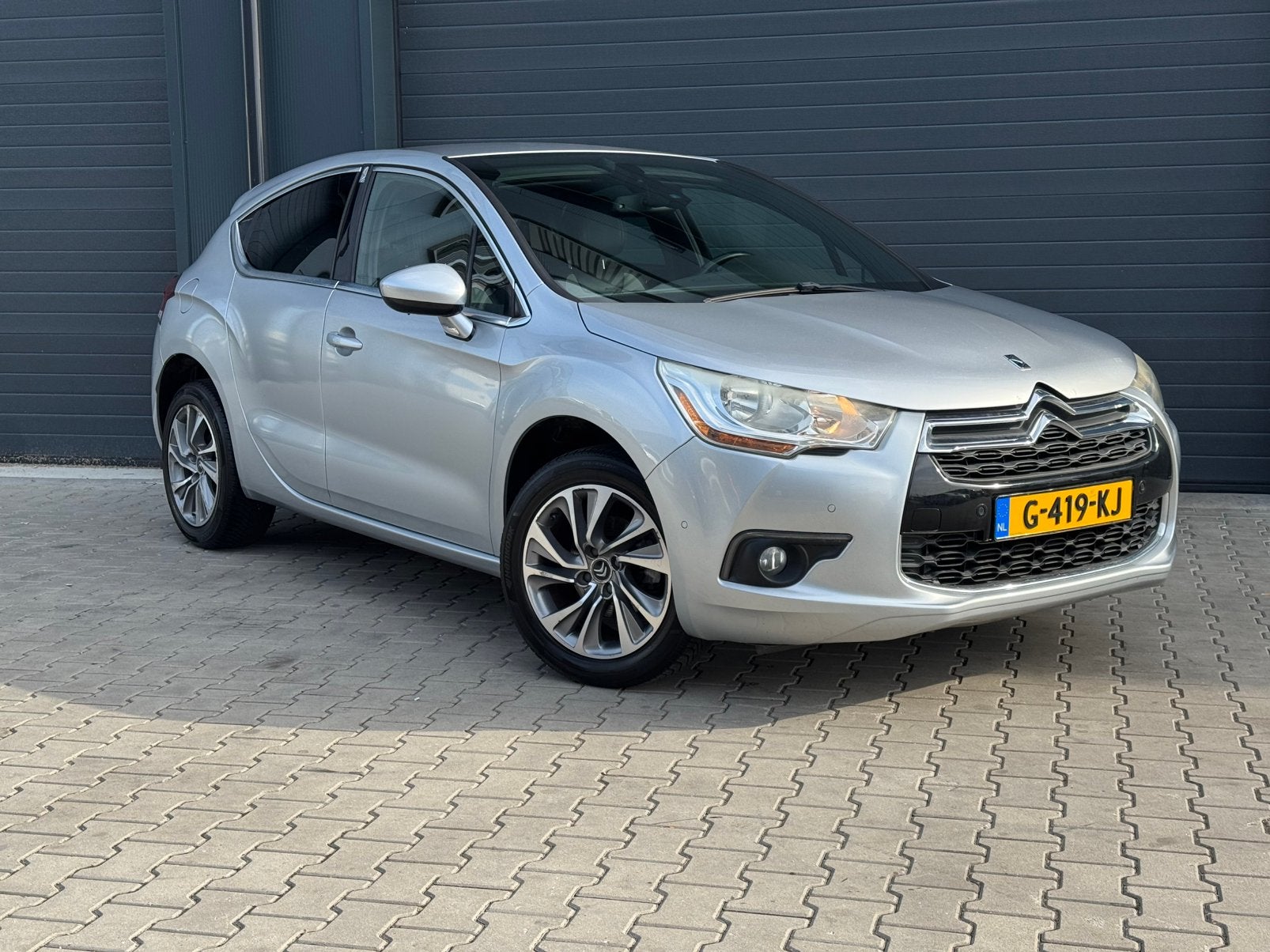 Citroën DS4 1.6 VTI| LAGE KM| FULL OPTION!, Auto's, 4 cilinders, Bedrijf, 57 €/maand, 5 stoelen