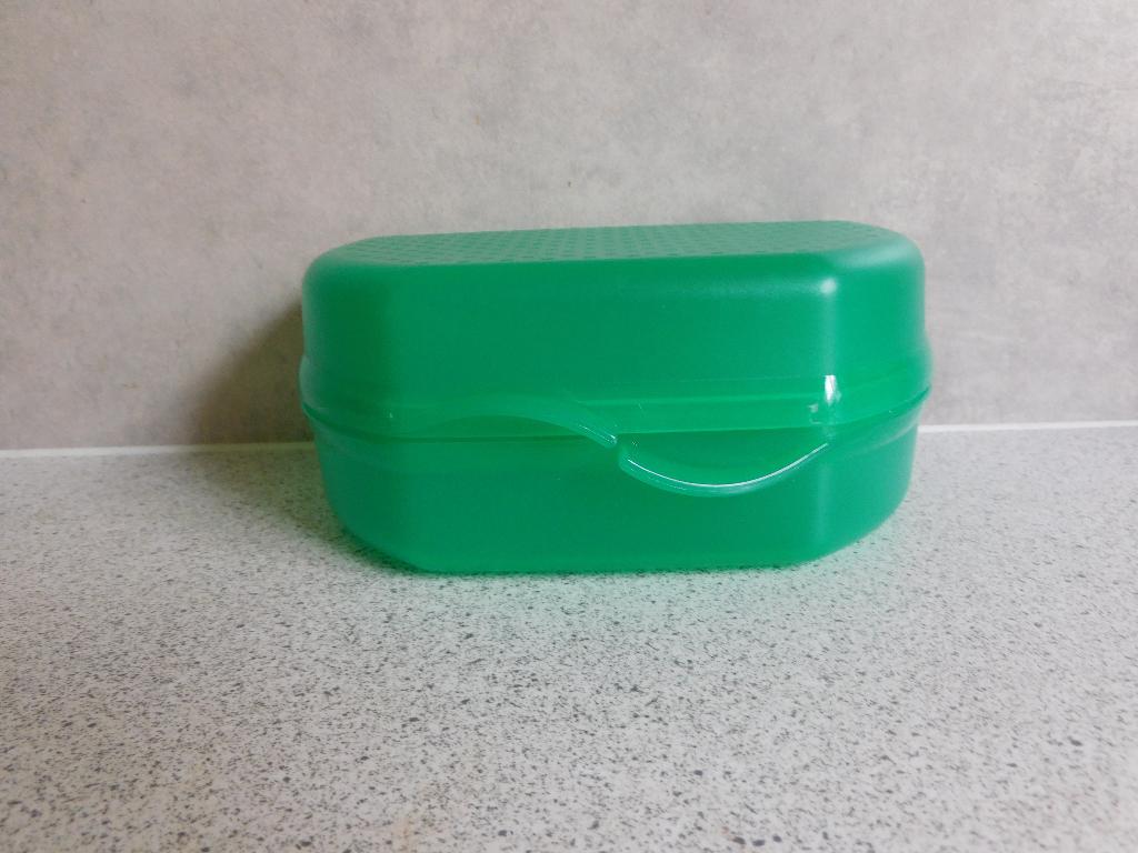 Tupperware Smartclip 17x13x7 cm. Lunchbox Groen, Huis en Inrichting, Ophalen of Verzenden, Zo goed als nieuw, Groen, Bus of Trommel