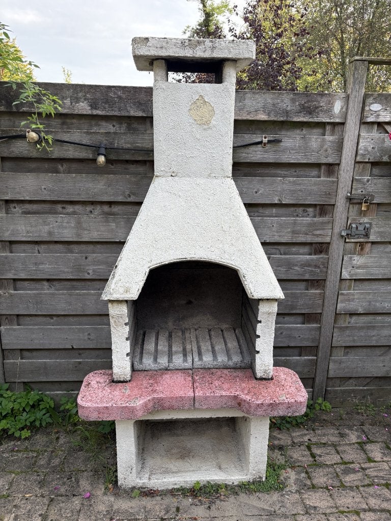 Leuke stenen barbeque - tegen elk aannemelijk bod, Ophalen, Gebruikt