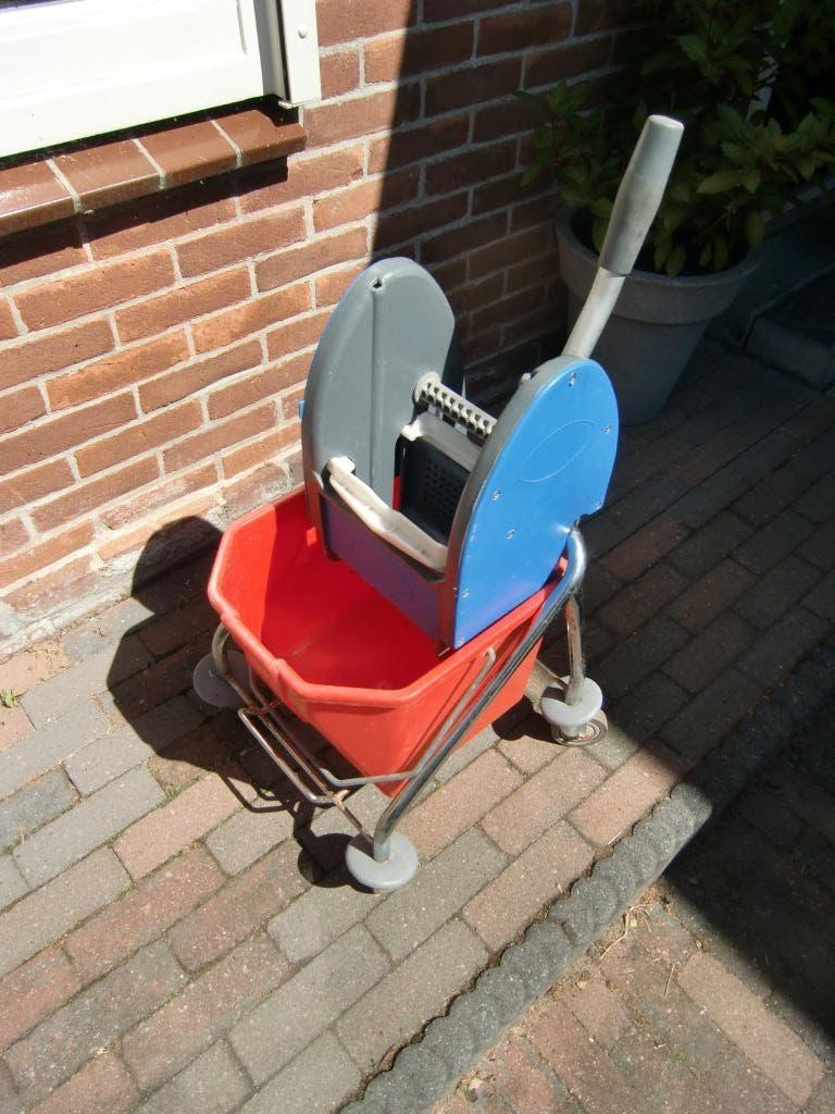 schoonmaak dweil wagen, Ophalen, Dweilemmer, -bak, of -wagen