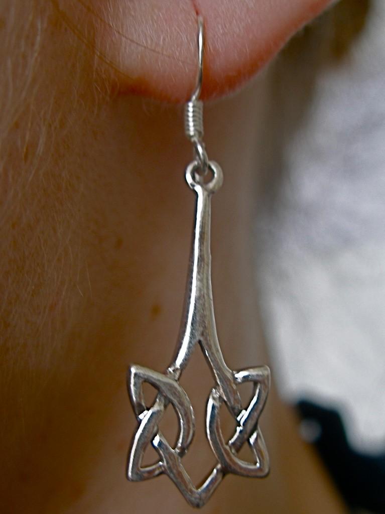Zilveren 925 zilver oorhangers keltische knoop aan staafje, Hangers, Verzenden, Nieuw, Zilver