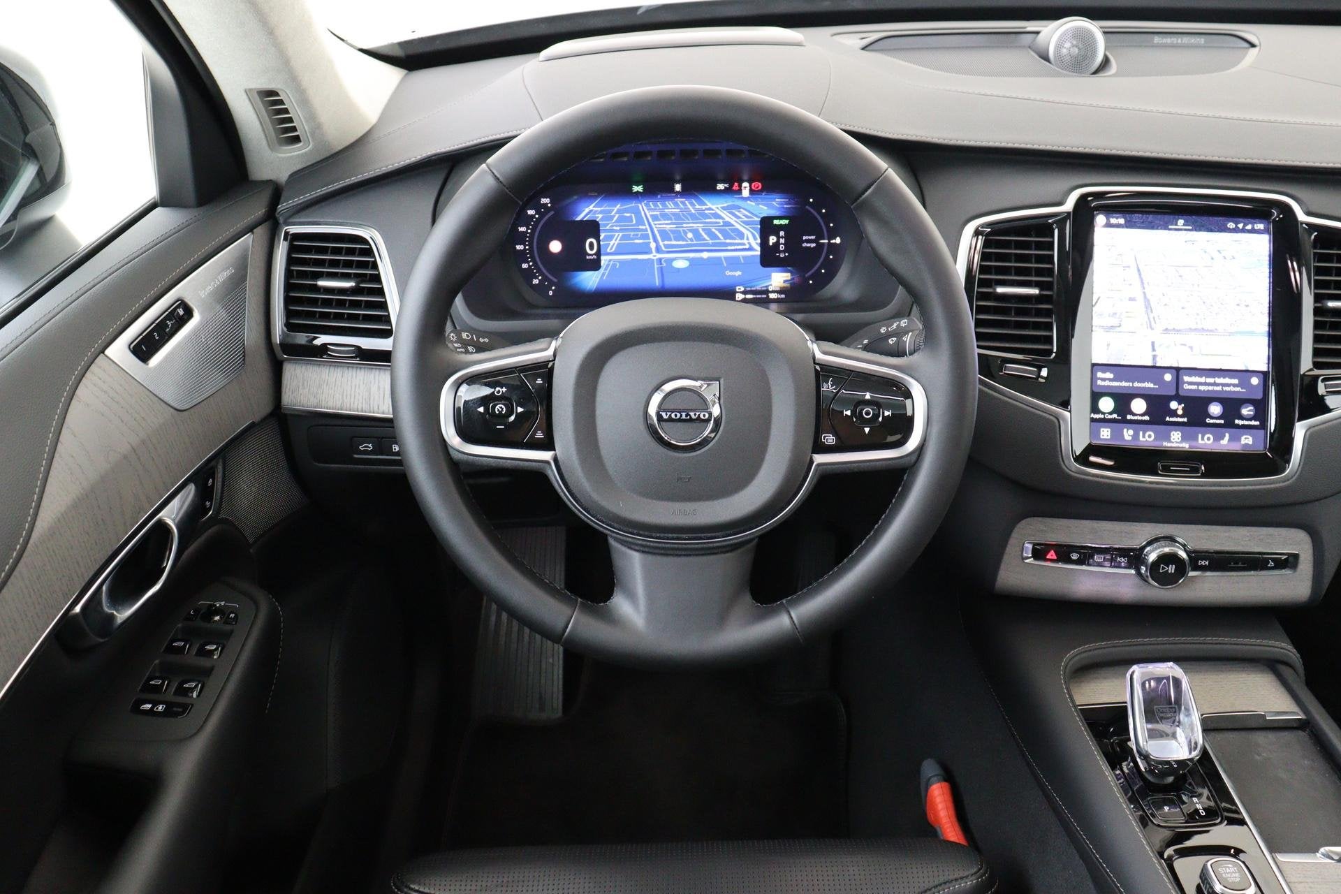 Volvo XC90 T8 PLUG-IN HYBRID AWD ULTRA DARK *FULL OPTIONS!*, 12 maanden, Gebruikt, Euro 6, 4 cilinders