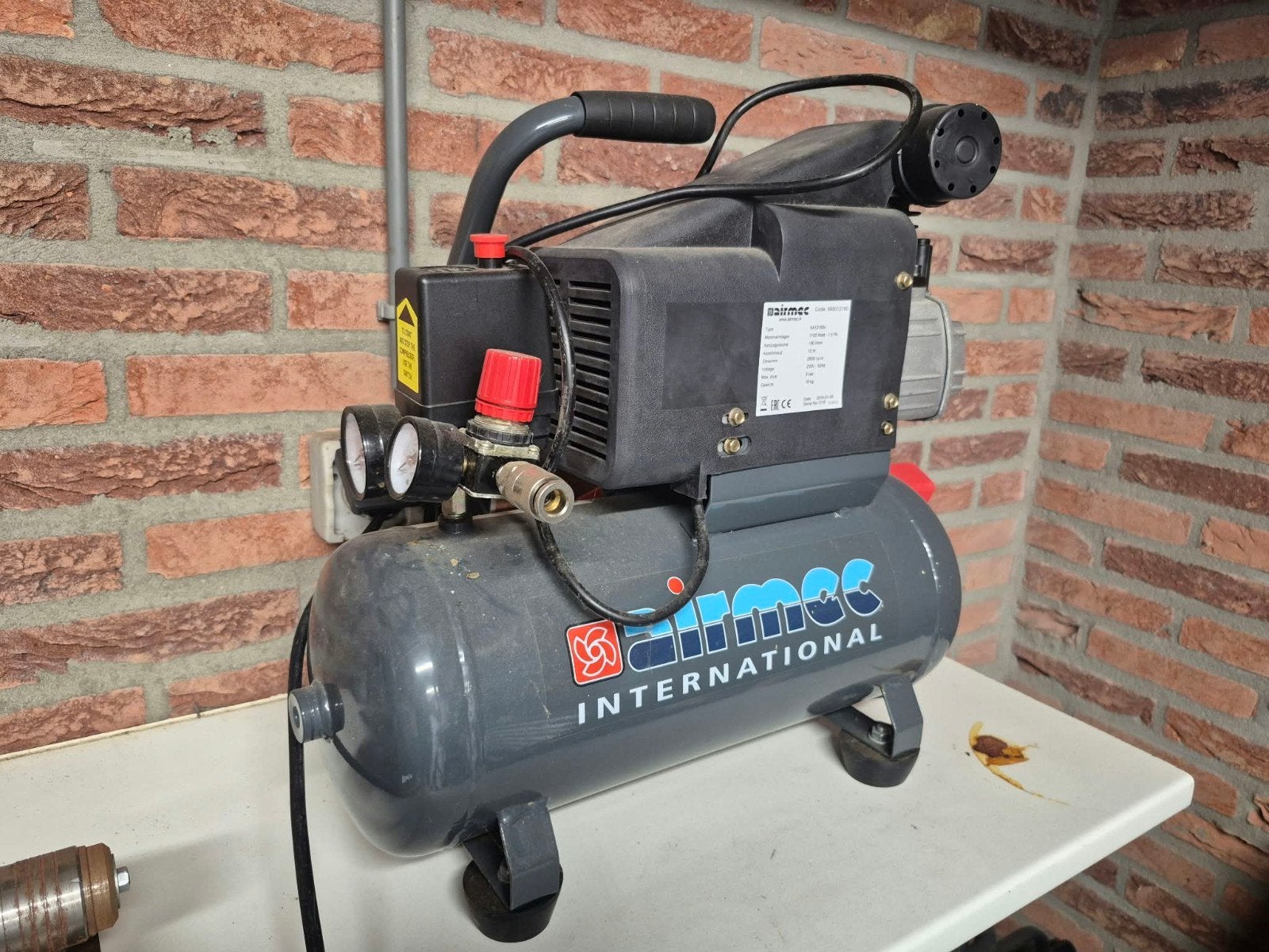 compressor, Doe-het-zelf en Verbouw, Compressors, 25 tot 100 liter, Ophalen, Zo goed als nieuw, Minder dan 200 liter/min