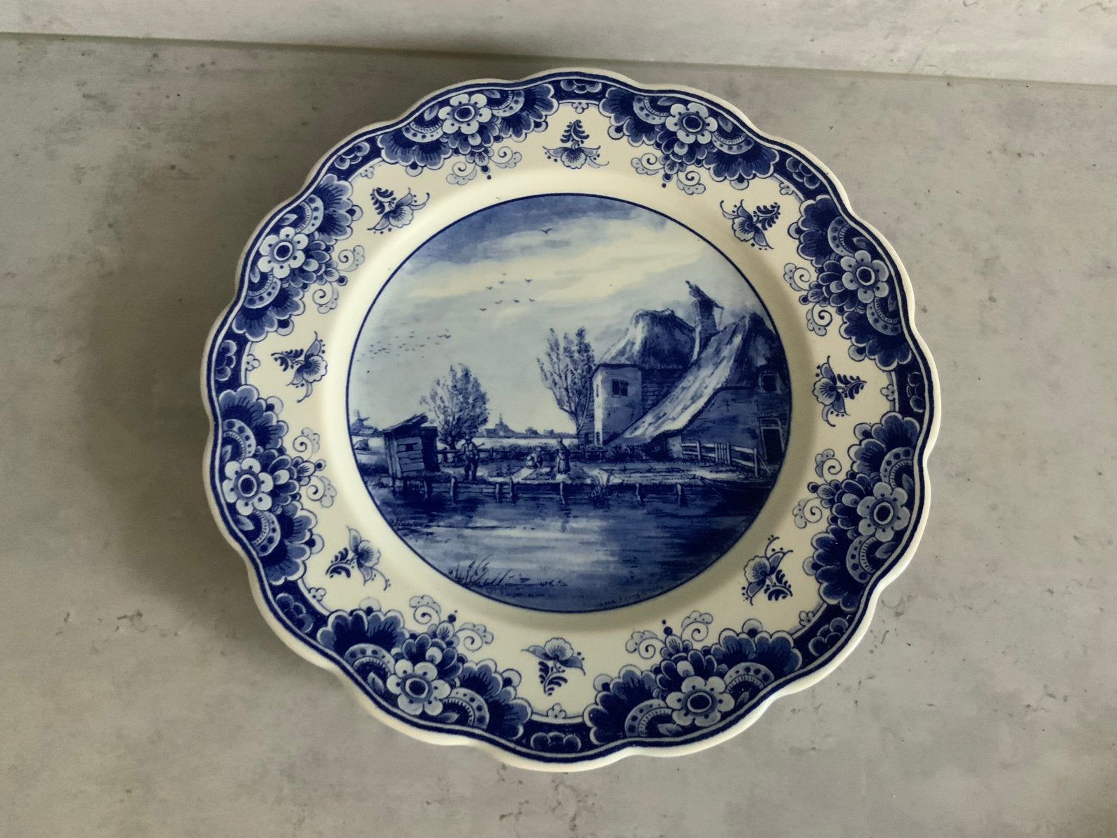 Delfts Blauw Wandbord 'Lente' - Boerderij aan het water, Antiek en Kunst, Antiek | Keramiek en Aardewerk, Ophalen of Verzenden