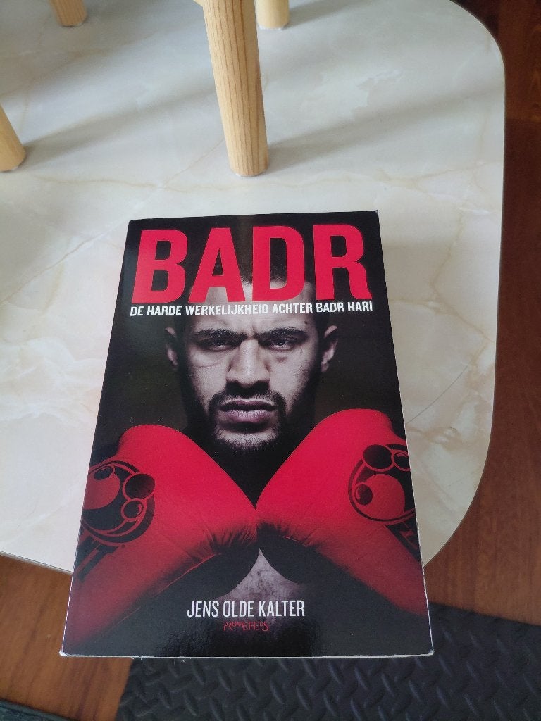 Badr. de harde werkelijkheid achter Badr Hari, Ophalen, Gelezen, Vechtsport