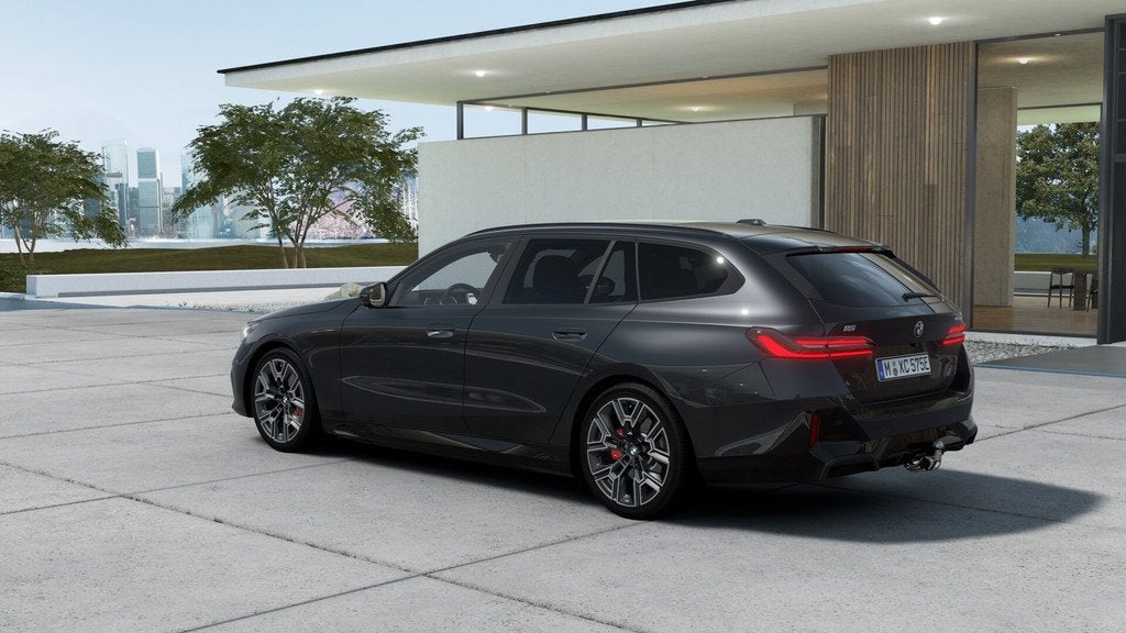 BMW i5 Touring eDrive40 M Sport / Panoramadak / Trekhaak / C, Auto's, BMW, Automaat, Achterwielaandrijving, Stoelverwarming, Nieuw