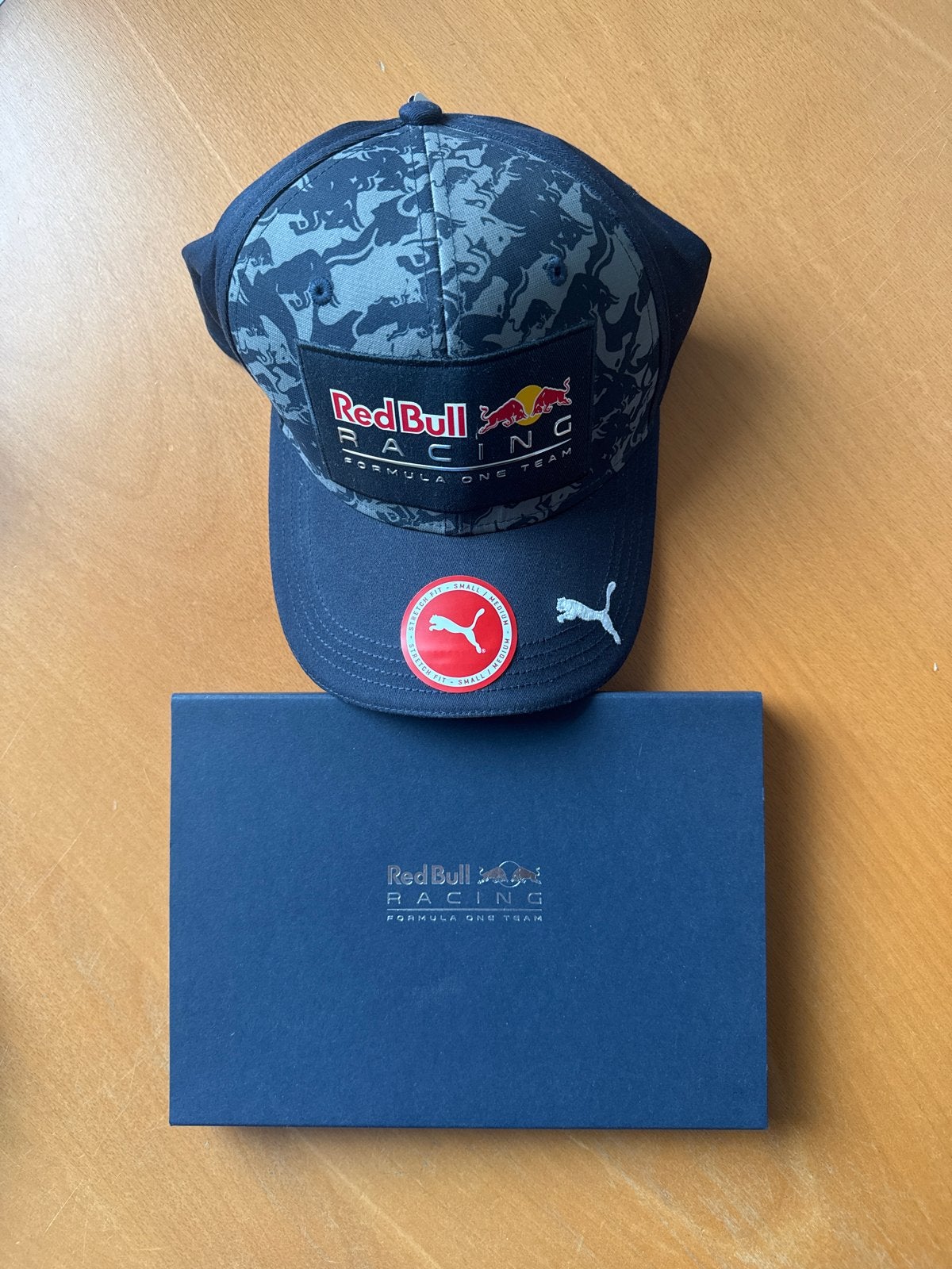 Red Bull Racing F1 Pet - Nieuw met labels, Ophalen of Verzenden, Nieuw, One size fits all, Pet