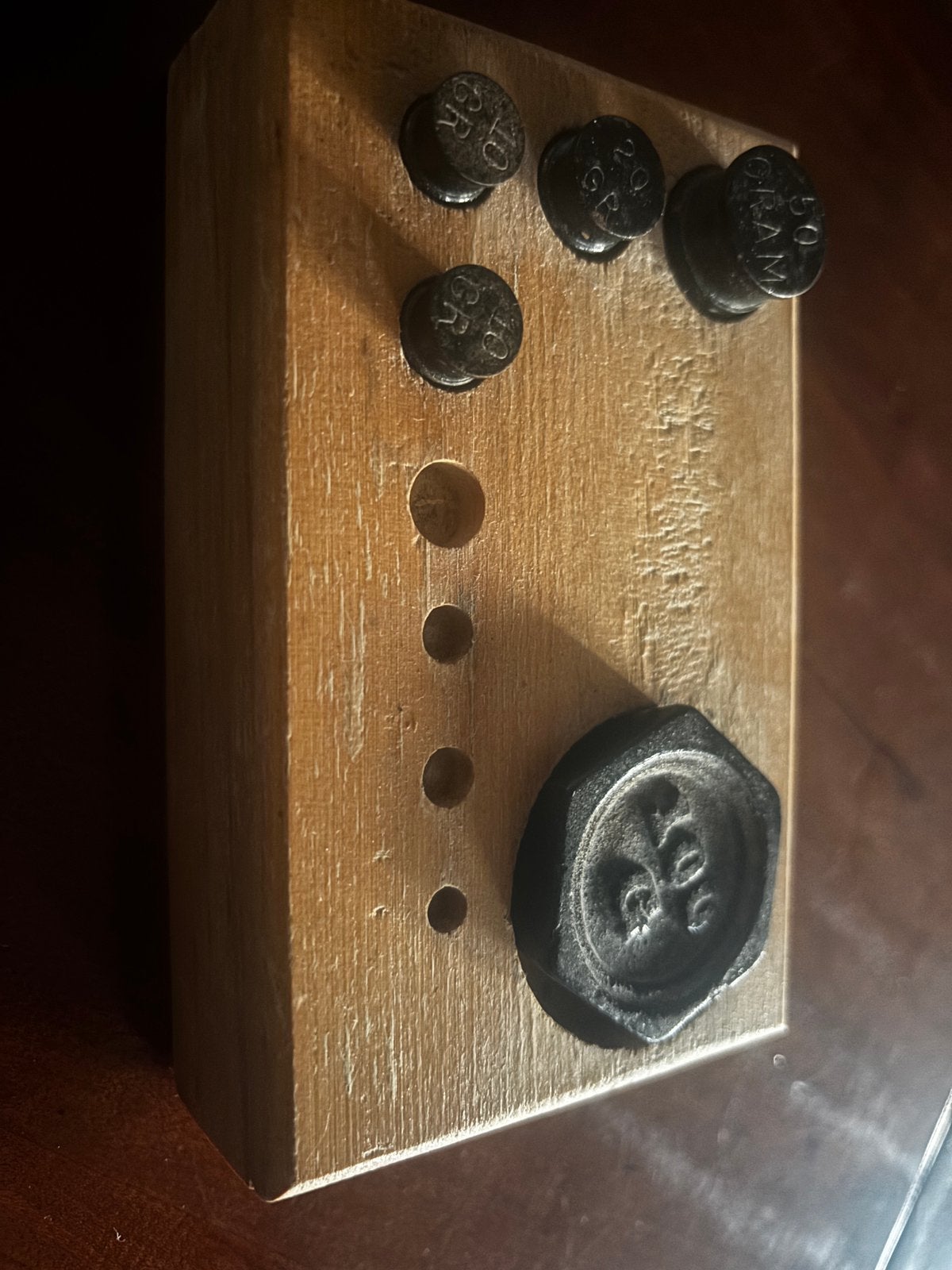 Gewichtenblok met gewichtjes van gietijzer, Muziek en Instrumenten, Ophalen of Verzenden, Zo goed als nieuw, Minder dan 50 watt