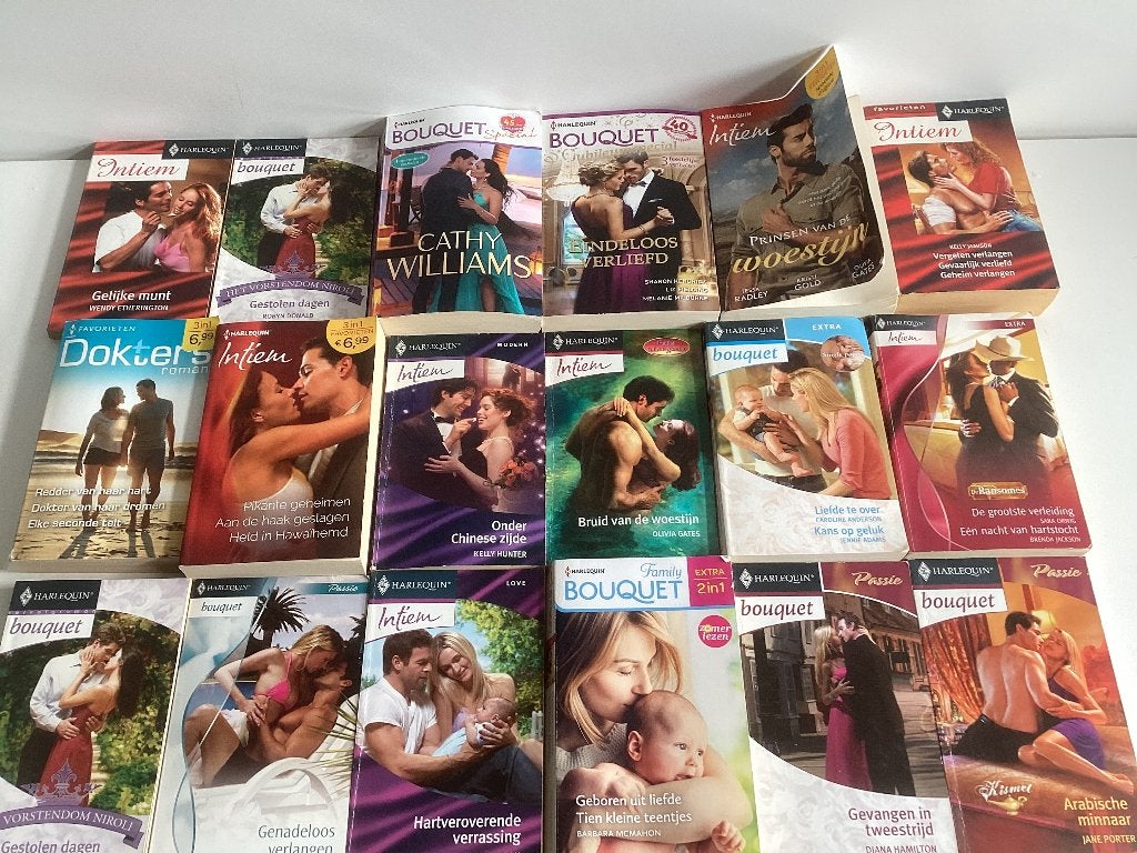 Romannetjes 20 Boekjes oa Harlequin bouquet, Ophalen of Verzenden, Gelezen, Nederland
