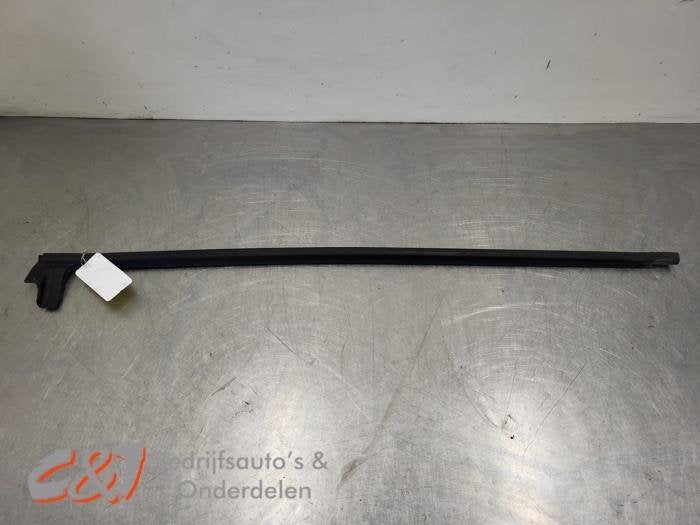 Schuifdeur Rubber links van een Mercedes Vito, Gebruikt, -, Ophalen of Verzenden, -