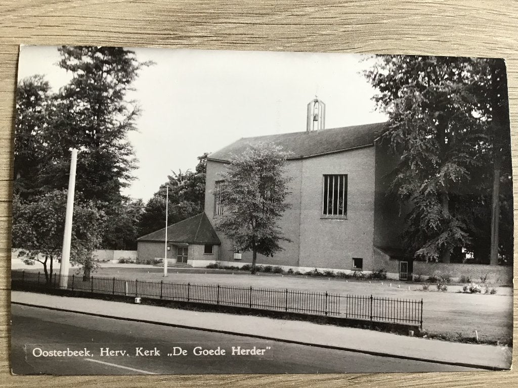 Oosterbeek Herv. Kerk "De Goede Herder" Ansichtkaart 1979, Verzamelen, Ansichtkaarten | Nederland, Ophalen of Verzenden, 1960 tot 1980