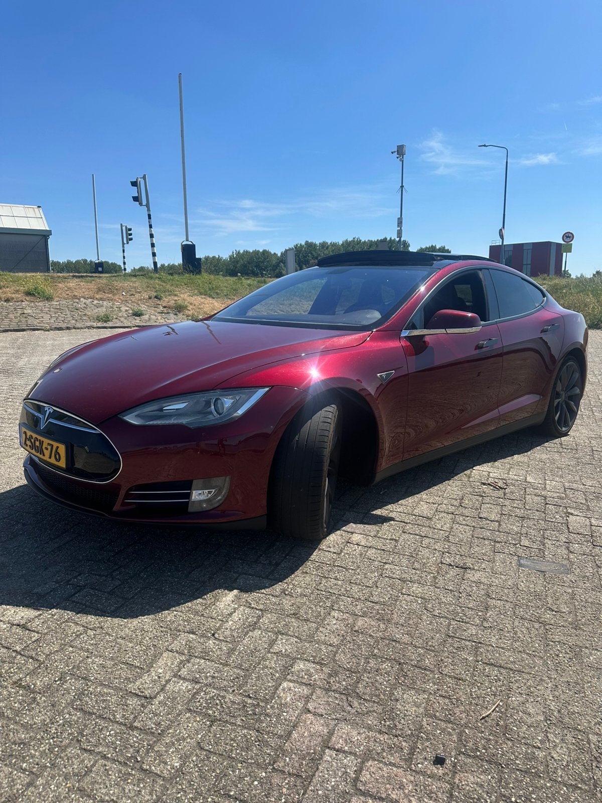 Model s P85 signature red 421PK met free suc !, Auto's, Tesla, Achterwielaandrijving, Model S, Origineel Nederlands, Elektrisch