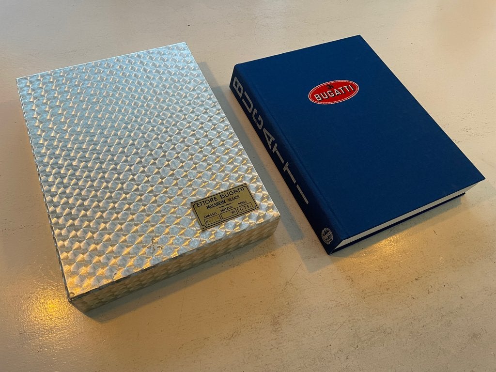 Bugatti magnum boek engels, Boeken, Auto's | Boeken, Zo goed als nieuw, Overige merken, Ophalen of Verzenden