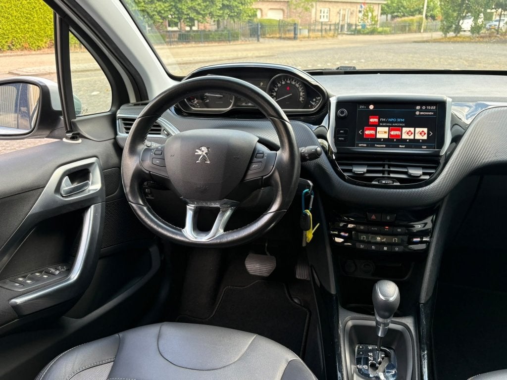 Foto 13 van Peugeot 2008 1.2 PureTech Allure Distributie V.V AUTOMAAT Xe