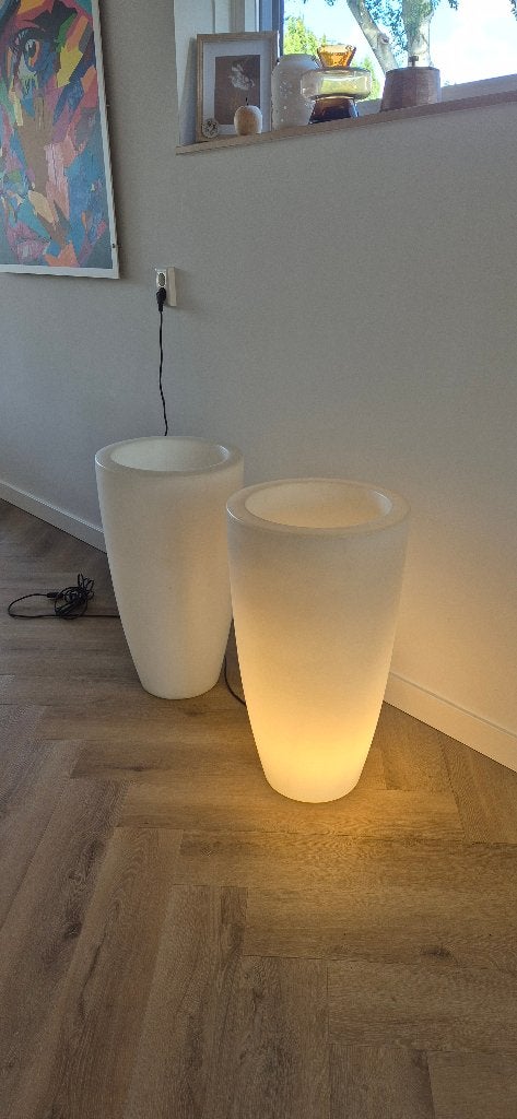 Grote design‑bloempotten van ELHO met ingebouwde verlichting, Ophalen, Kunststof, Gebruikt, 40 cm of meer