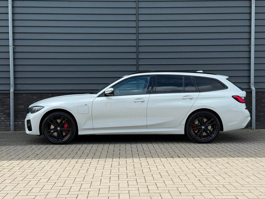 BMW 3-serie Touring 330e High Executive M-sport Pano Head Up, Auto's, BMW, 1998 cc, Achterwielaandrijving, Gebruikt, 4 cilinders