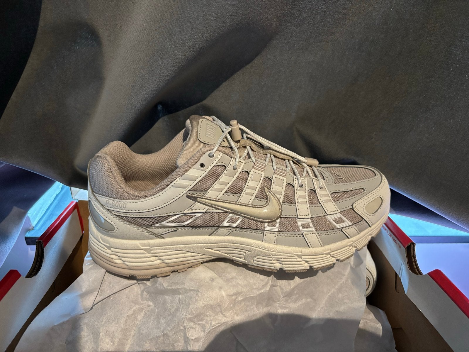 Nike P-6000 Sneakers nieuw maat 40, Kleding | Dames, Ophalen of Verzenden, Zo goed als nieuw, Grijs, Sneakers of Gympen