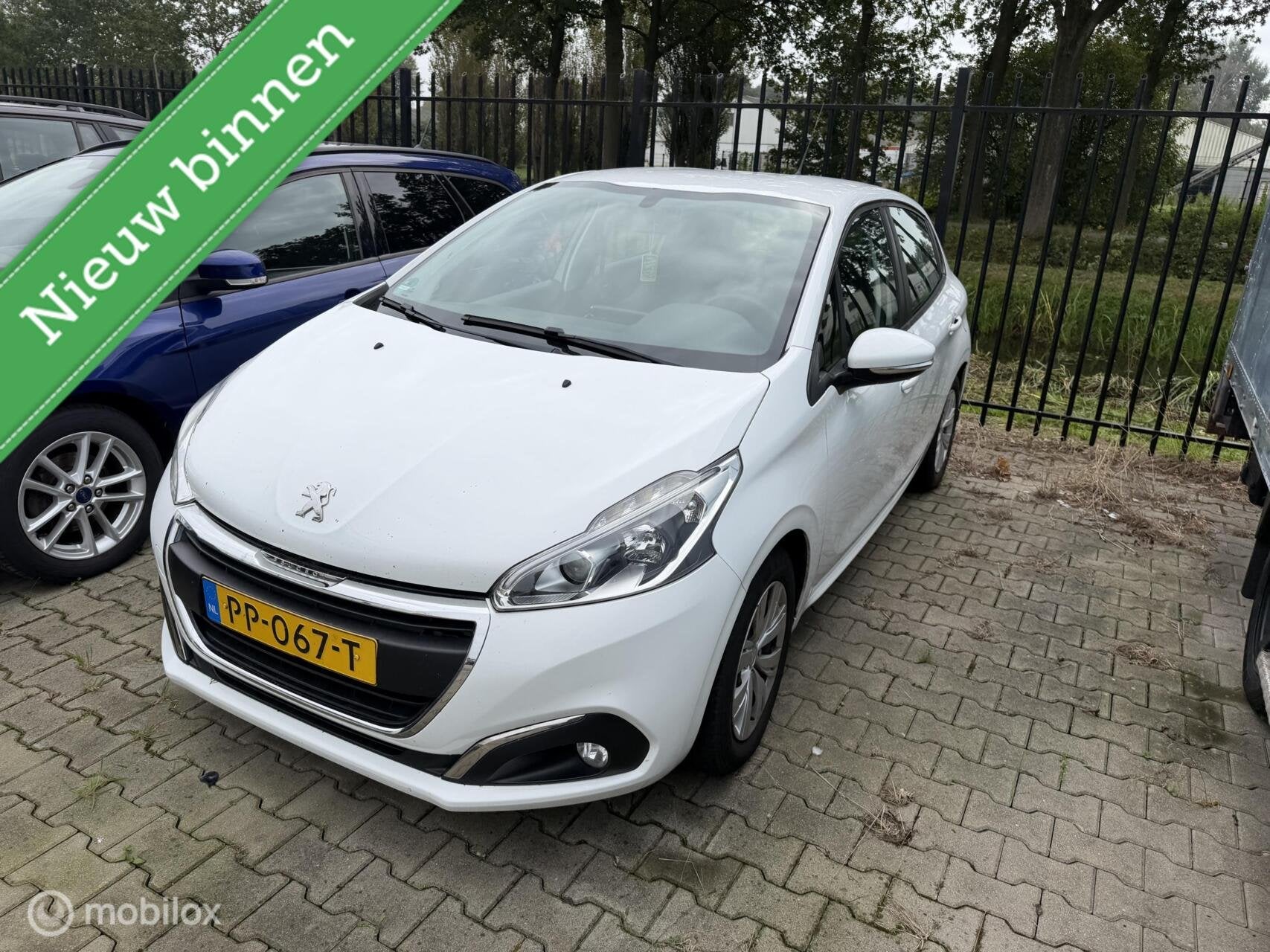 Peugeot 208 1.6 BlueHDi Blue Lease motor defect, Auto's, Voorwielaandrijving, 590 kg, 410 kg, Gebruikt