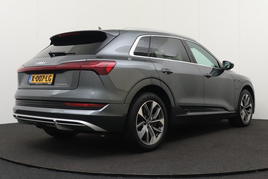 Audi e-tron 55 quattro S-Line 95 kWh (SOH 95%) Pano-dak Adap, Auto's, Automaat, Zwart, 95 kWh, Origineel Nederlands