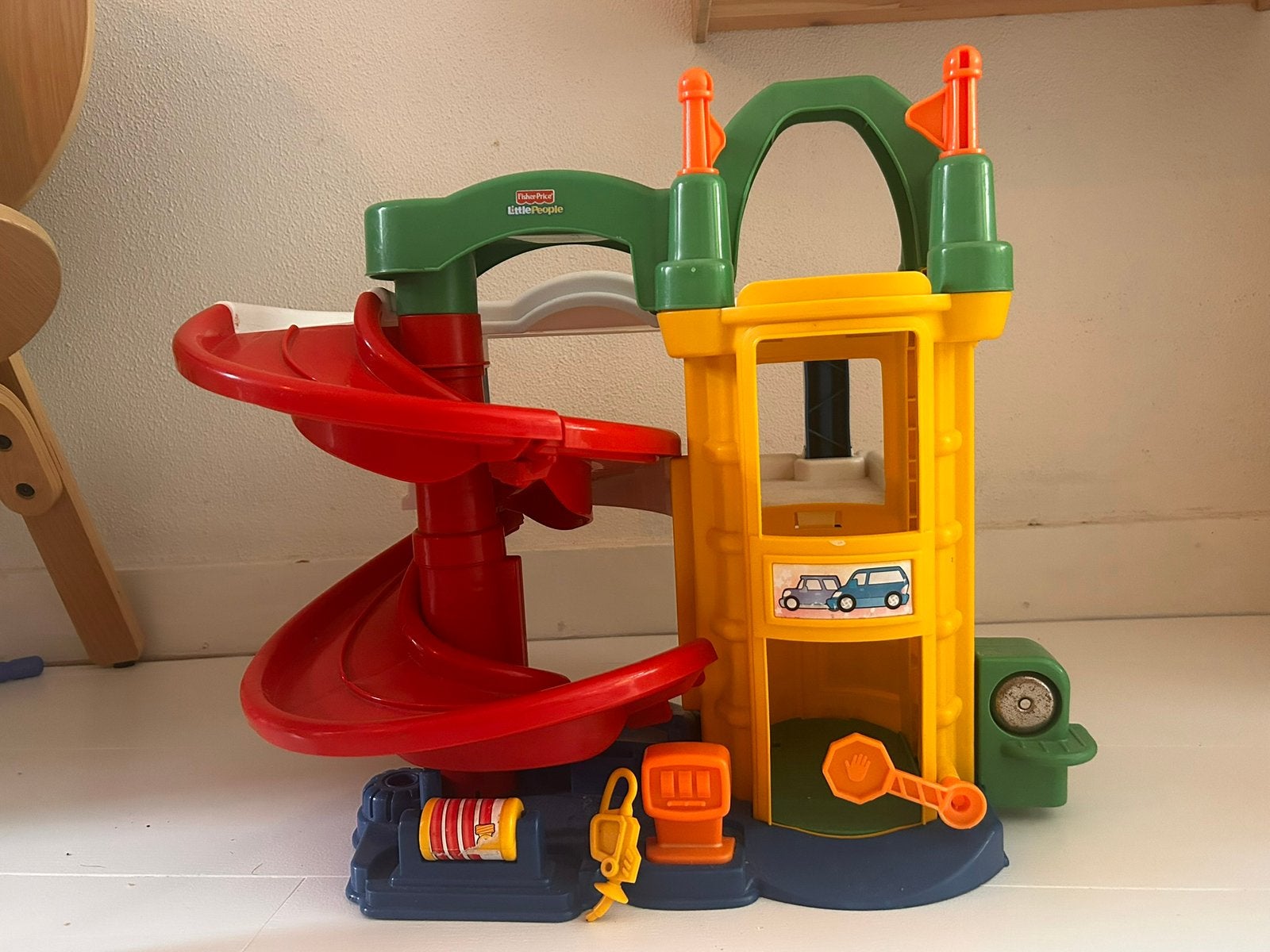 Fisher-Price Little People garage met lift en spiraalbaan, Ophalen of Verzenden, Gebruikt, Speelset