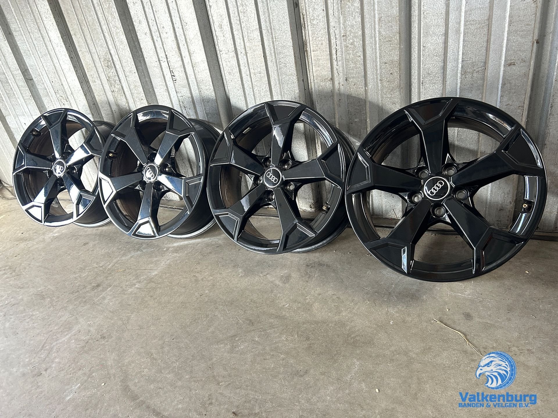 Originele Audi A3 Q2 Q3 17 inch zwarte velgen 5x112