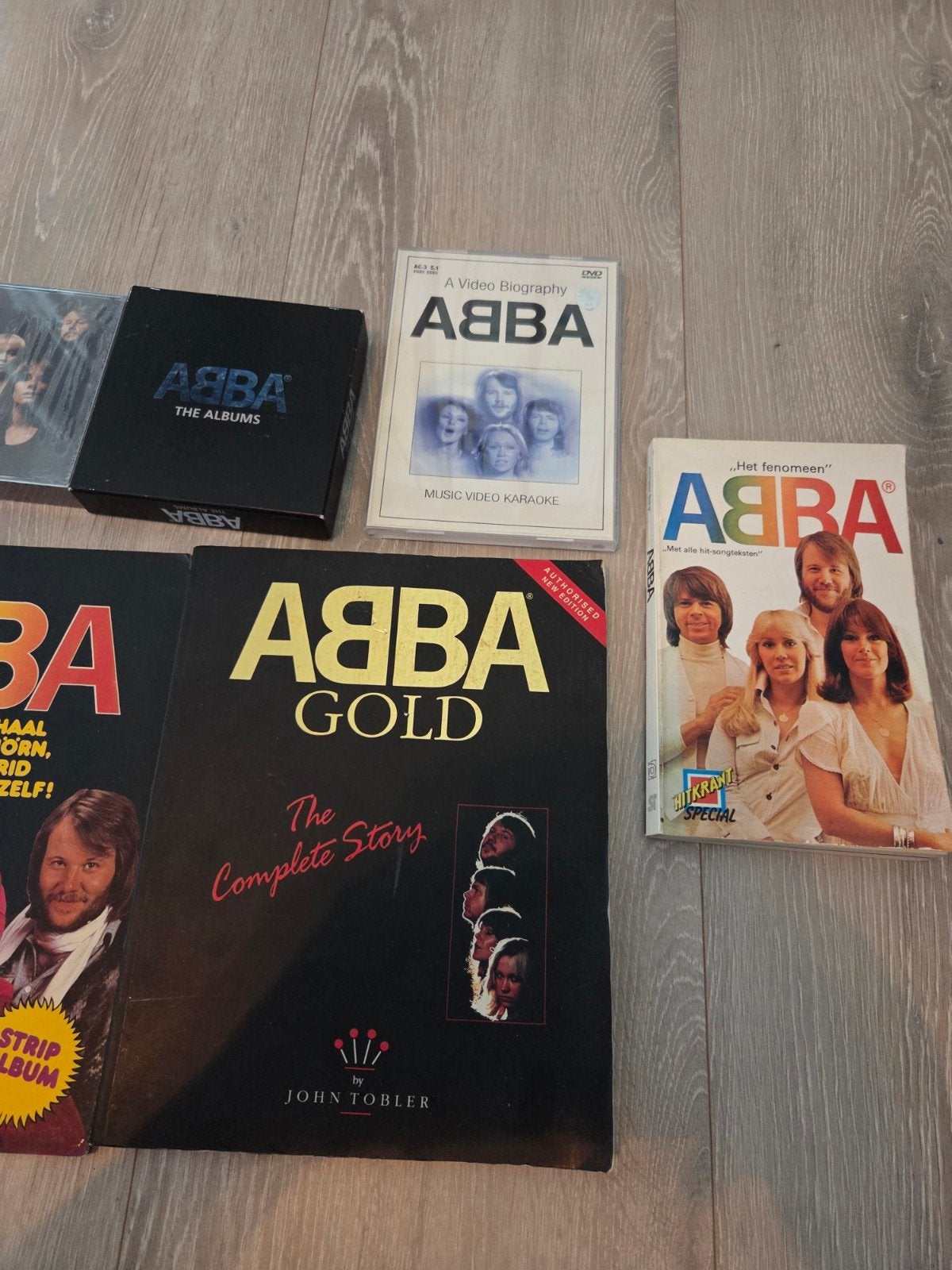 Abba - Kleine verzameling oa cd + boeken + karaoke, Ophalen of Verzenden, Gebruikt, Boek, Tijdschrift of Artikel