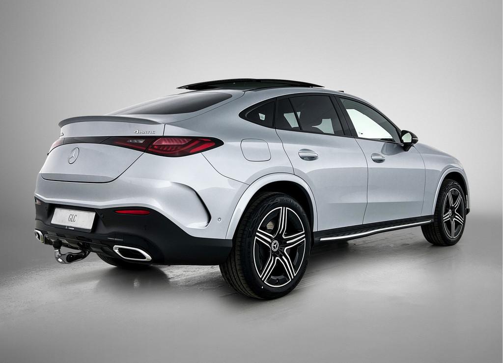 Mercedes-Benz GLC Coupé 300e 4MATIC Sport Edition | Premium, Auto's, Mercedes-Benz, Automaat, Zwart, 2255 kg, Plug-in hybride
