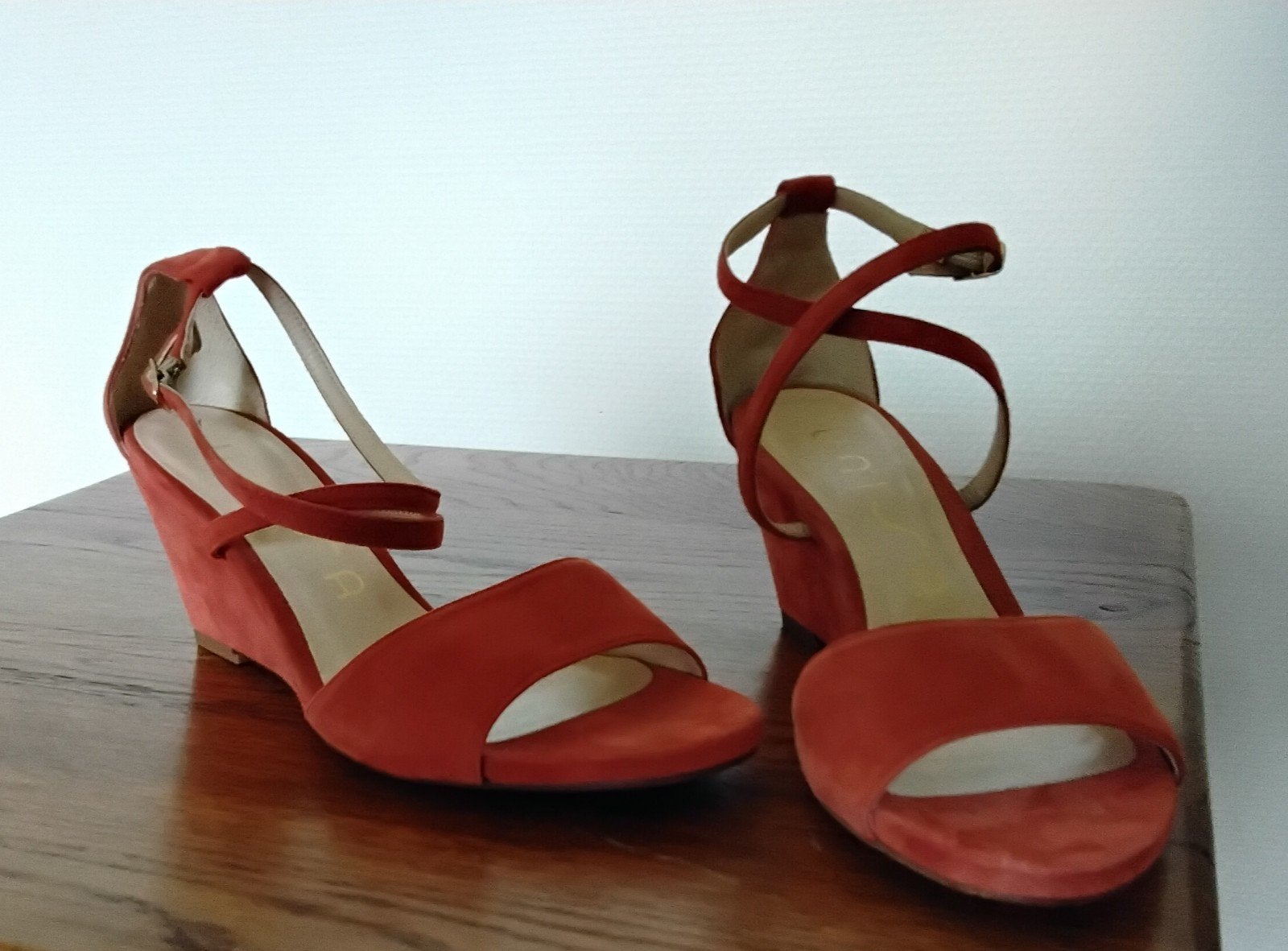 UNISA suède damessandaal met sleehak, maat 38. NIEUW., Kleding | Dames, Schoenen, Overige kleuren, Overige typen, Nieuw, Ophalen of Verzenden