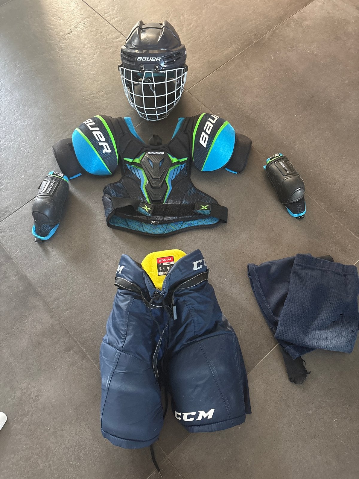 ijshockeyuitrusting voor jeugd (Bauer, CCM), Ophalen, Gebruikt
