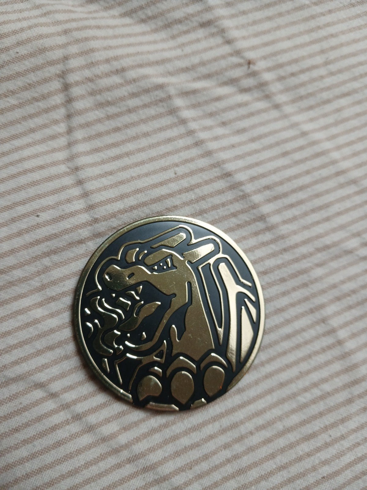 Pokémon Charizard Munt - Zwart en Goud- ter waarde van 22.50, Hobby en Vrije tijd, Verzamelkaartspellen | Pokémon, Ophalen of Verzenden