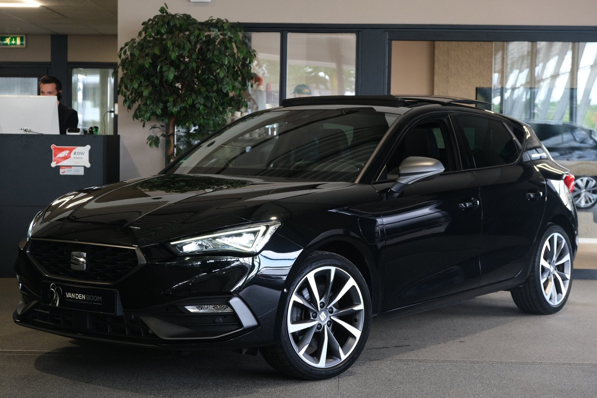 Seat Leon 1.4 TSI eHybrid PHEV FR 204PK Pano Alcantara Led C, Gebruikt, Zwart, Leon, Zwart