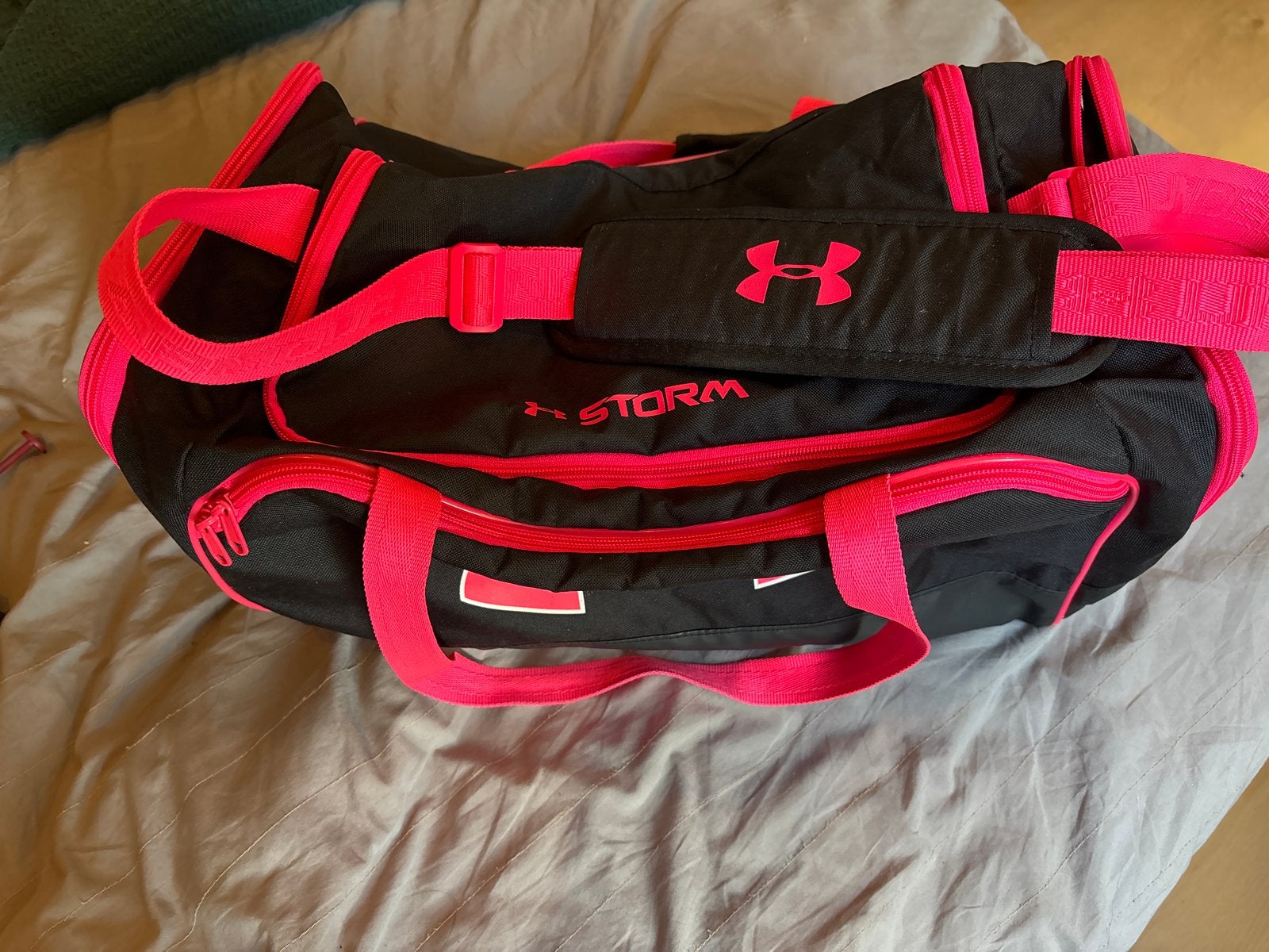 Under Armour Sporttas Zwart/Roze - Ideaal voor Gym of Reizen, Ophalen of Verzenden, Gebruikt, Unisex volwassen