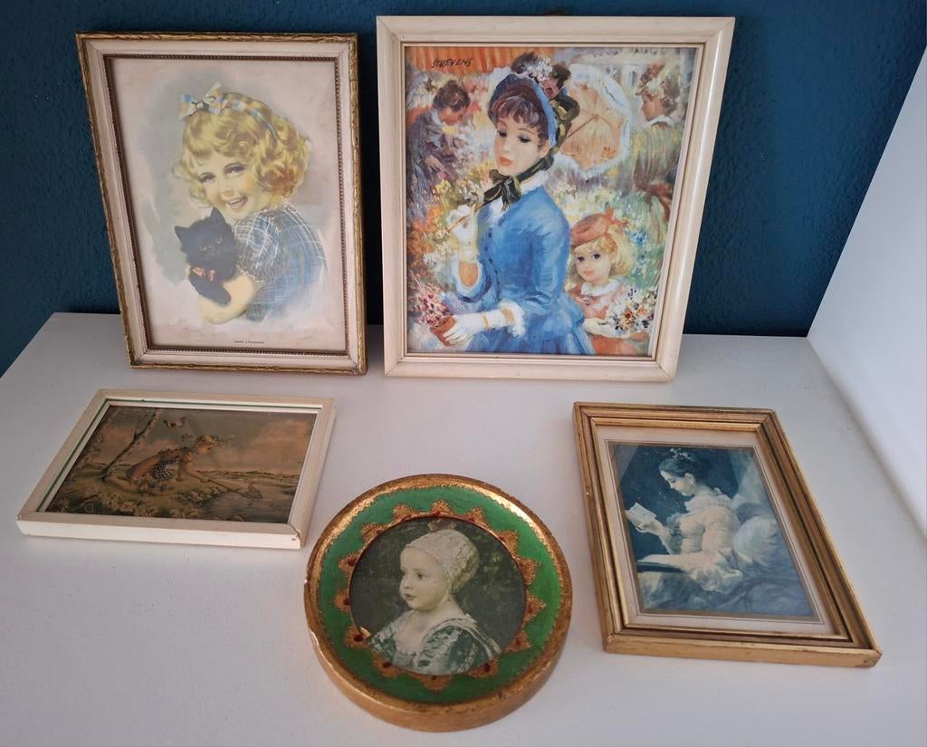 Vijf vintage schilderijtjes met vrouwen/meisjes, Ophalen of Verzenden
