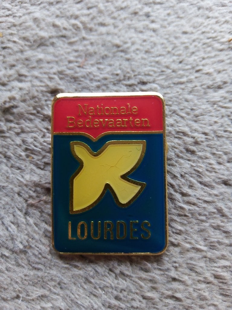 T.k. Lourdes/duif speldje Nationale Bedevaarten (1997), Ophalen of Verzenden, Gebruikt, Stad of Land, Speldje of Pin