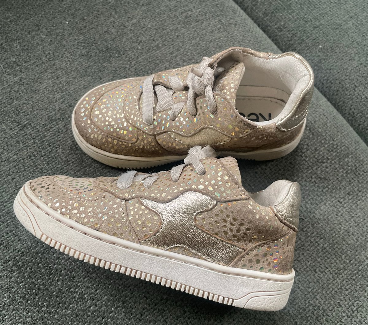 Keq sneakers goud glitter beige kinderschoenen maat 23, Gebruikt, Meisje, Schoenen, Ophalen of Verzenden