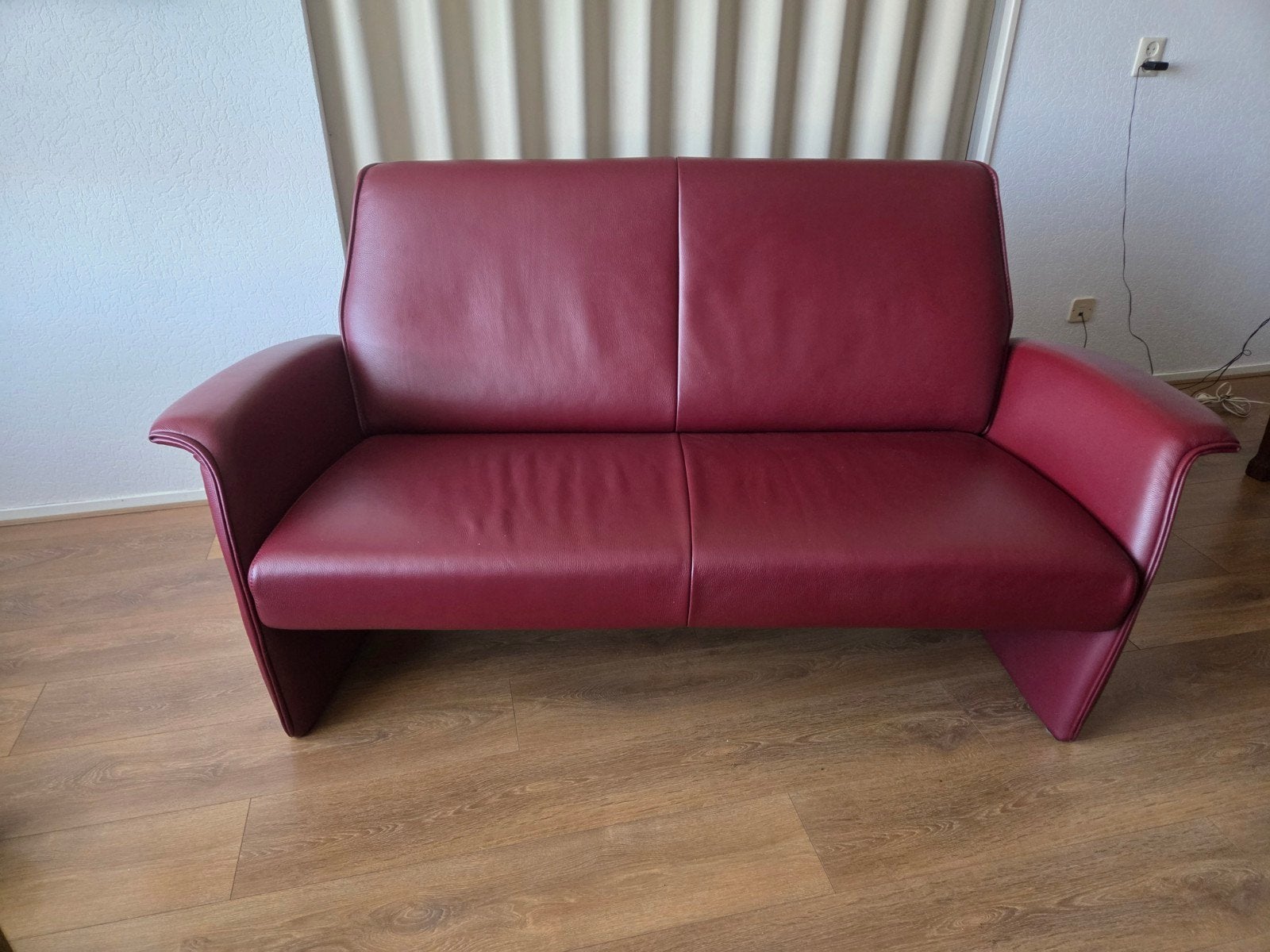 Gratis - Mooie lederen 2-zitsbank - Rood, Ophalen, Gebruikt, Leer, Modern