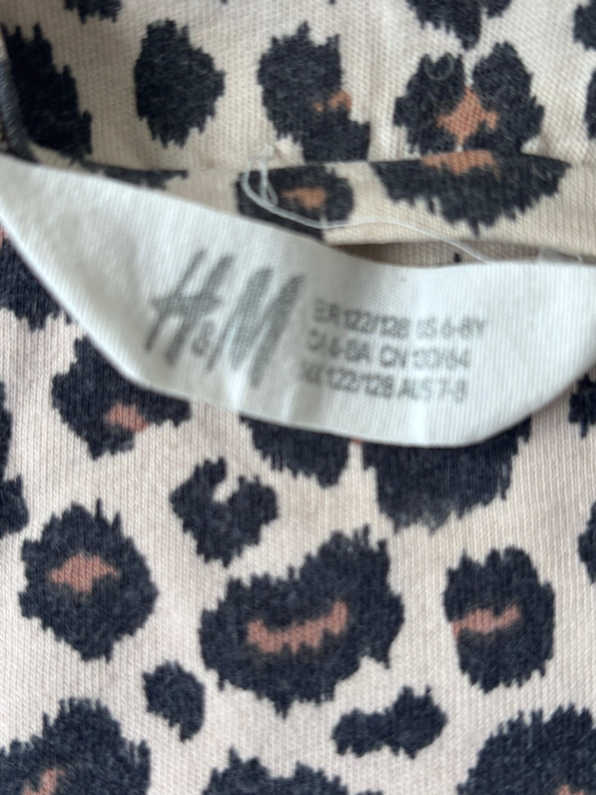 H&M Leopard Print T-shirt Maat 122/128, Ophalen of Verzenden, Gebruikt, Meisje, Shirt of Longsleeve