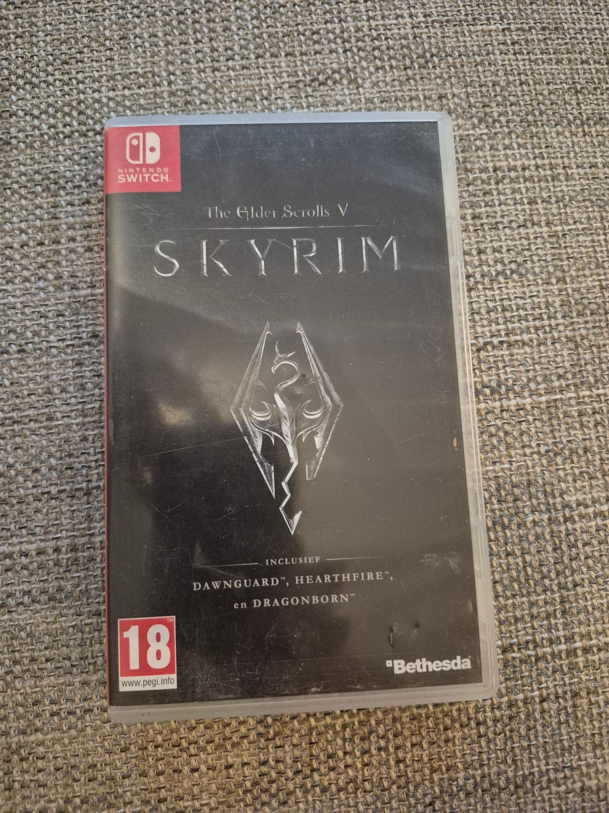 Skyrim nintendo switch, Spelcomputers en Games, Games | Nintendo Switch, Zo goed als nieuw, Avontuur en Actie, 1 speler, Vanaf 18 jaar