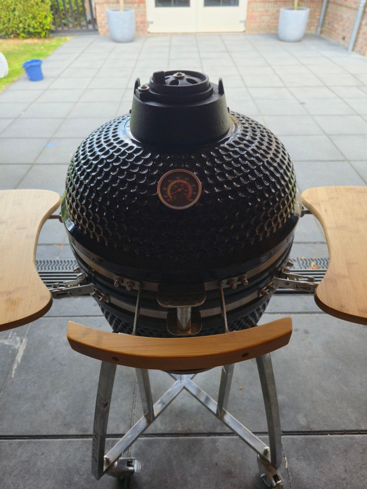 Kamado BBQ met onderstel van rcs en houtenzijtafels, Tuin en Terras, Barbecue-accessoires, Ophalen, Gebruikt